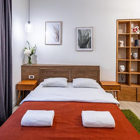 Apartamenty On Knyazya Romana リヴィウ エクステリア 写真