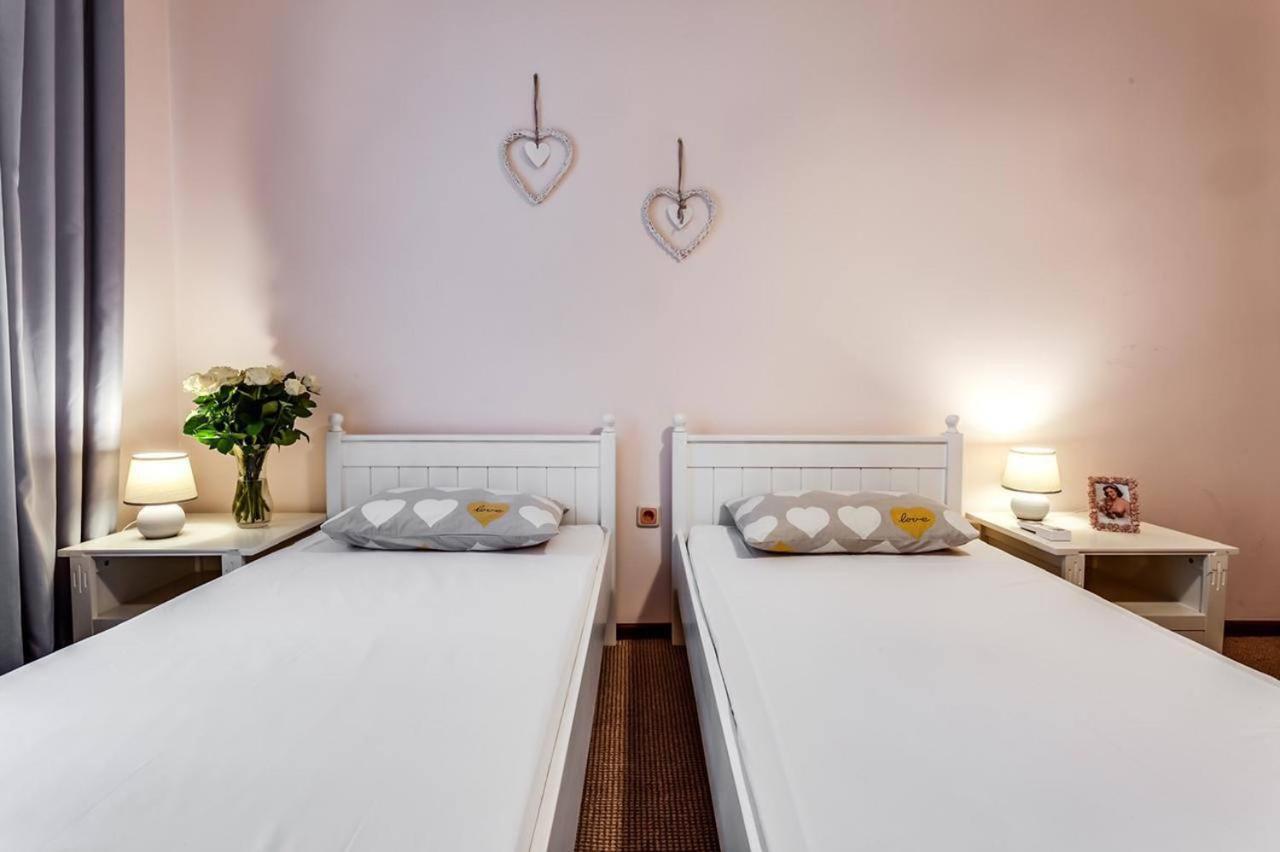 Apartamenty On Knyazya Romana リヴィウ エクステリア 写真