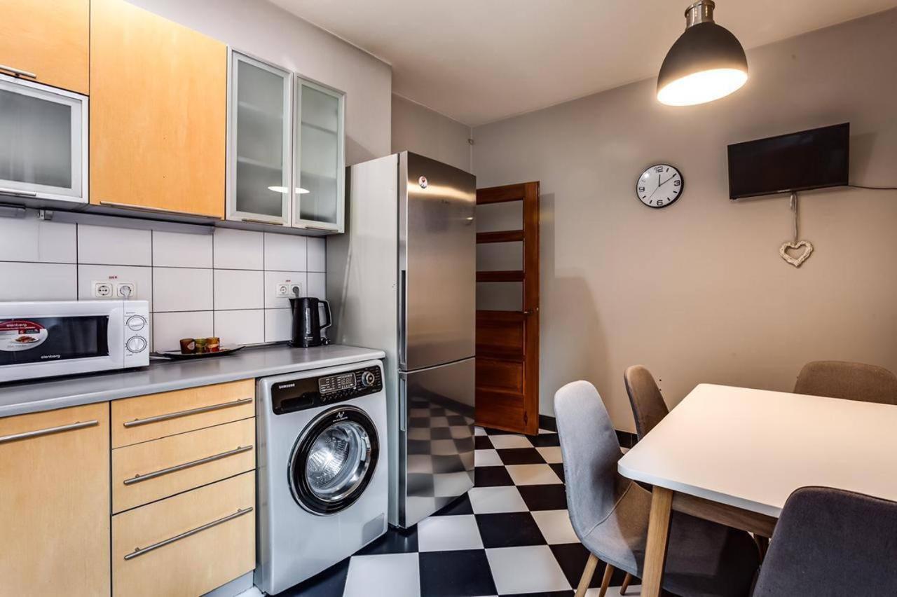 Apartamenty On Knyazya Romana リヴィウ エクステリア 写真