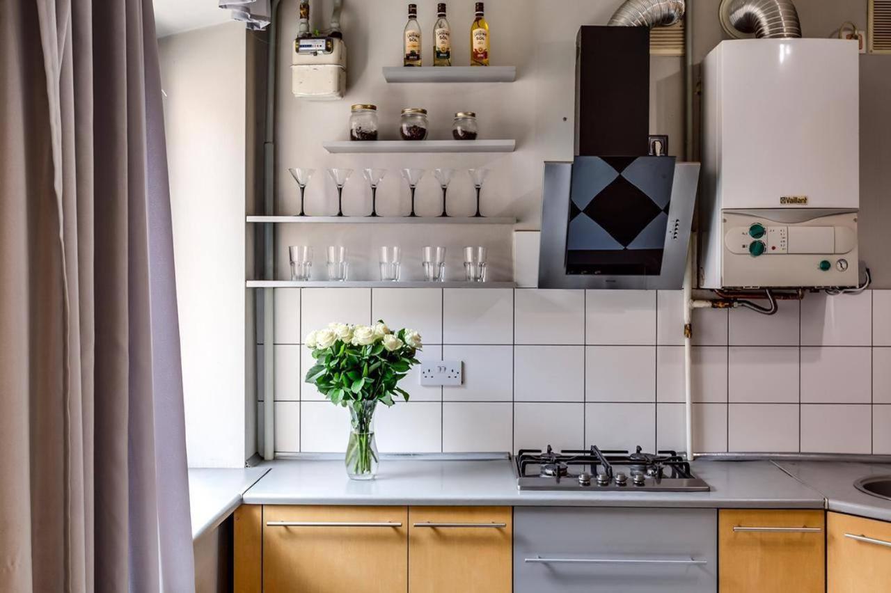 Apartamenty On Knyazya Romana リヴィウ エクステリア 写真