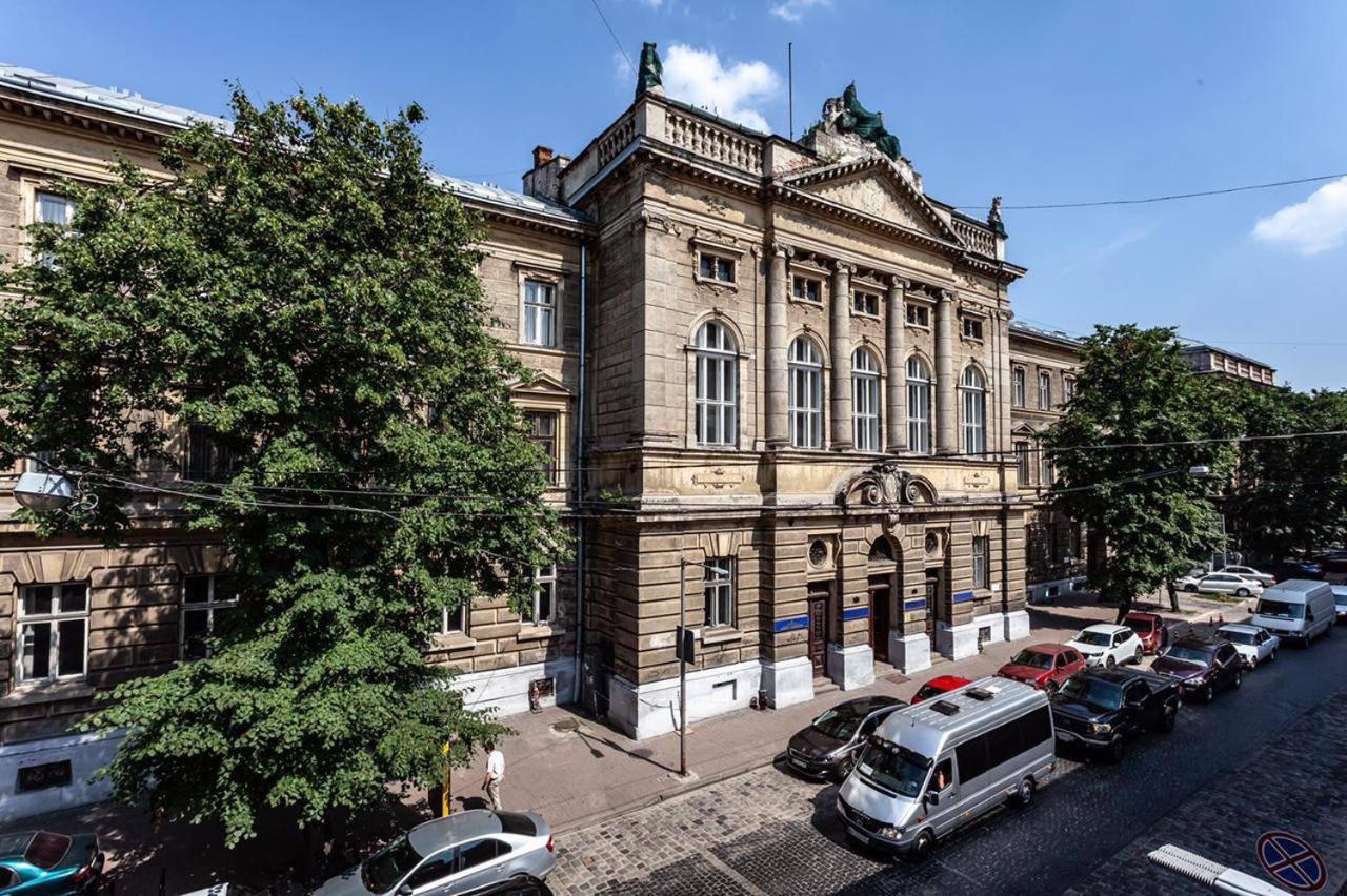 Apartamenty On Knyazya Romana リヴィウ エクステリア 写真