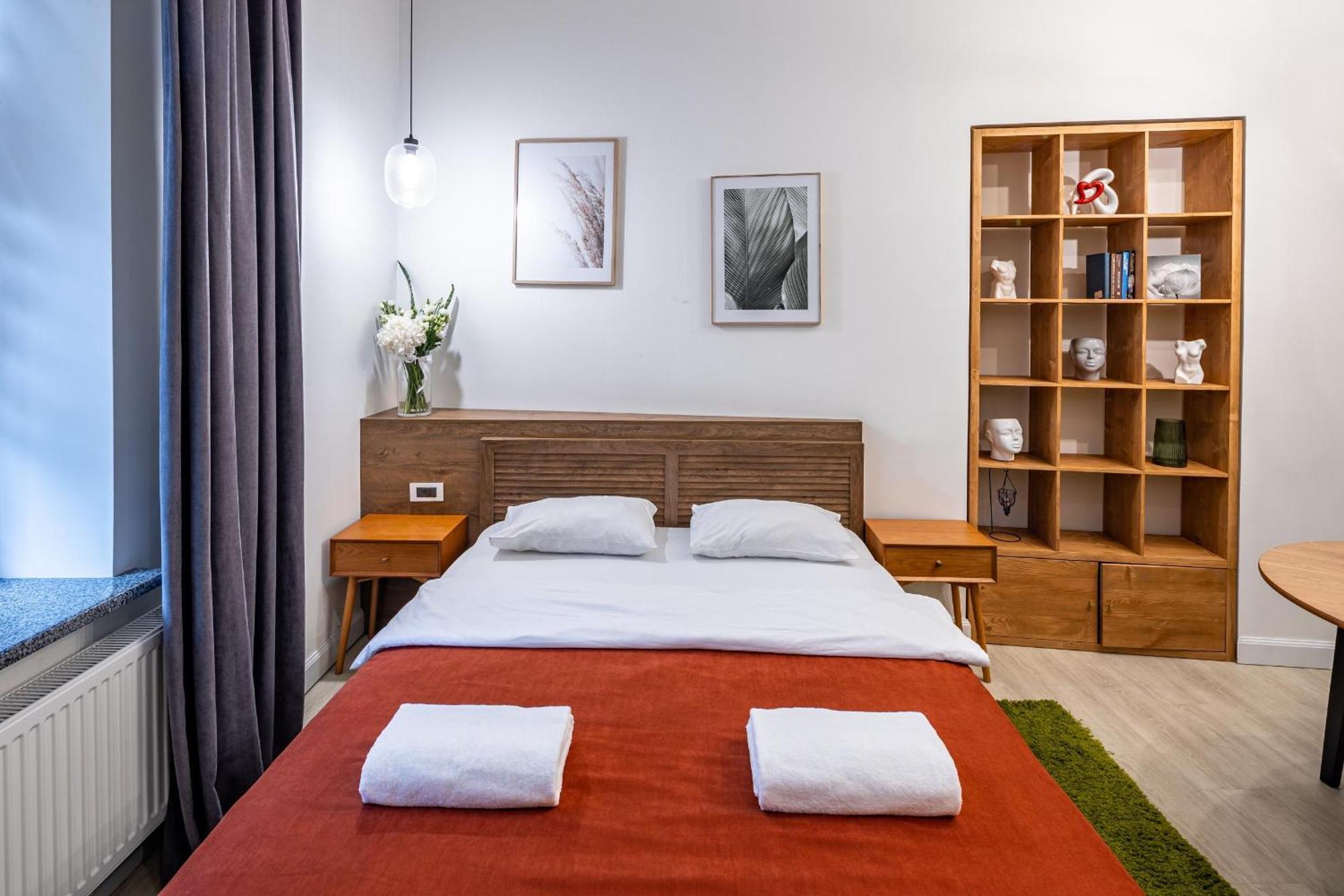 Apartamenty On Knyazya Romana リヴィウ エクステリア 写真