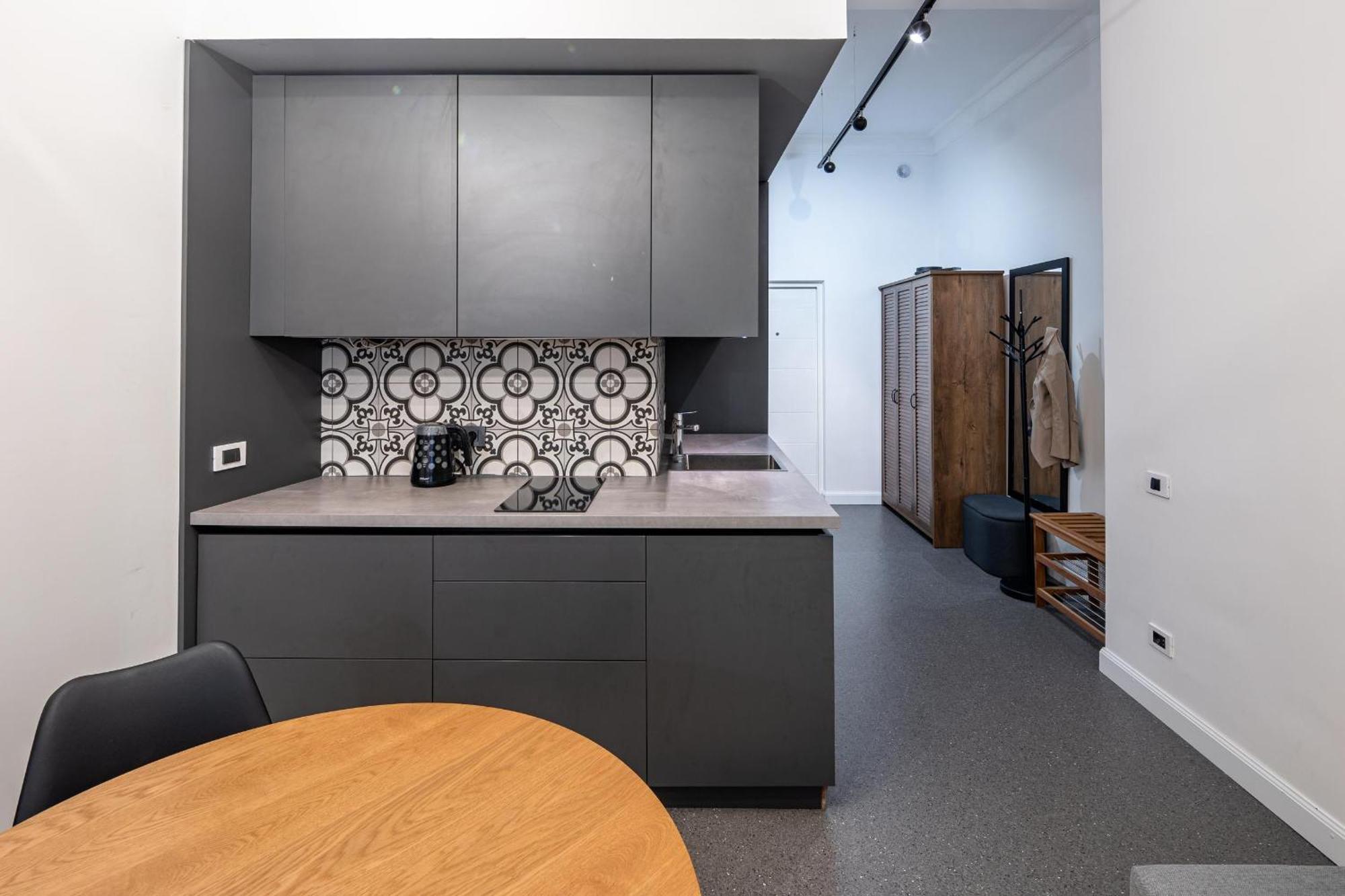 Apartamenty On Knyazya Romana リヴィウ エクステリア 写真