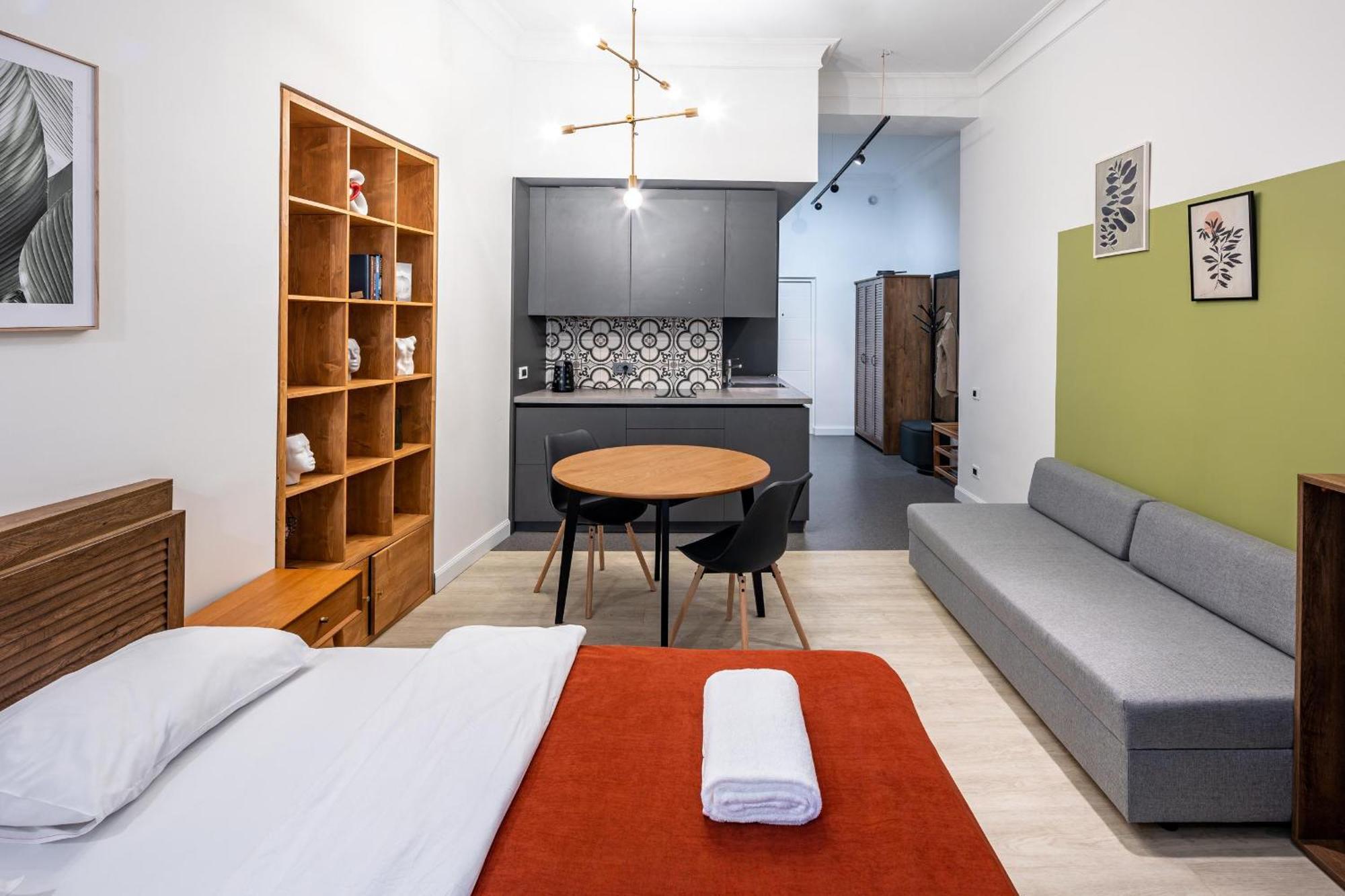 Apartamenty On Knyazya Romana リヴィウ エクステリア 写真
