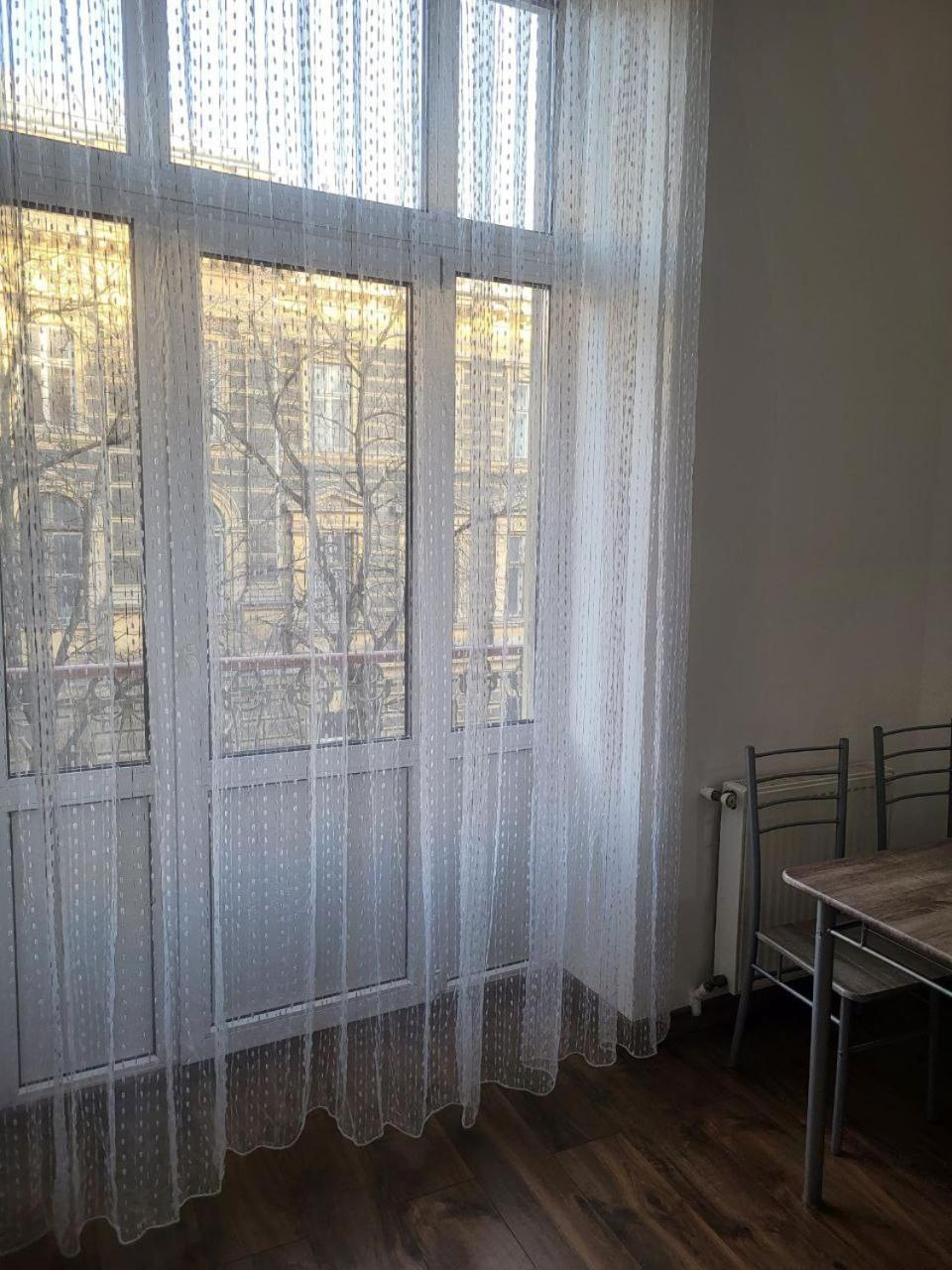 Apartamenty On Knyazya Romana リヴィウ エクステリア 写真
