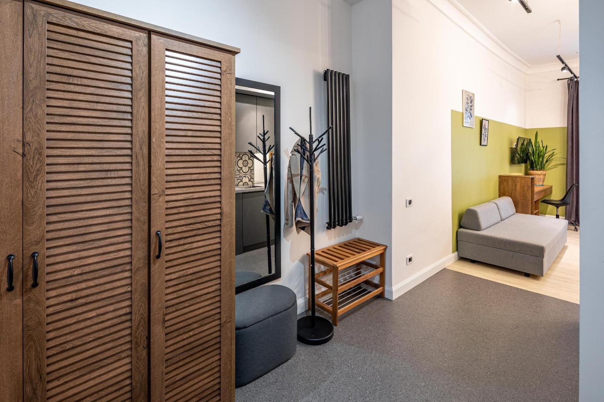 Apartamenty On Knyazya Romana リヴィウ エクステリア 写真