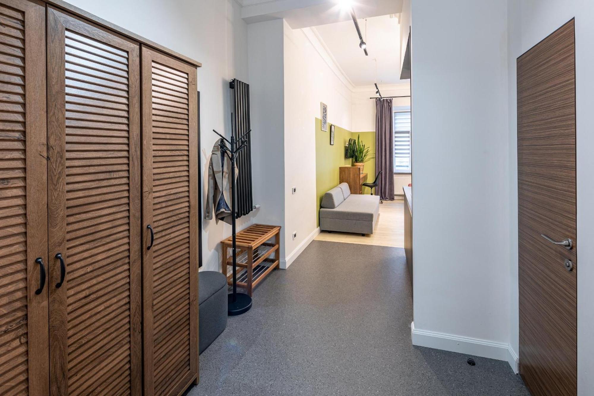 Apartamenty On Knyazya Romana リヴィウ エクステリア 写真