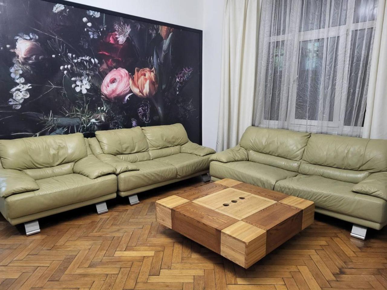 Apartamenty On Knyazya Romana リヴィウ エクステリア 写真