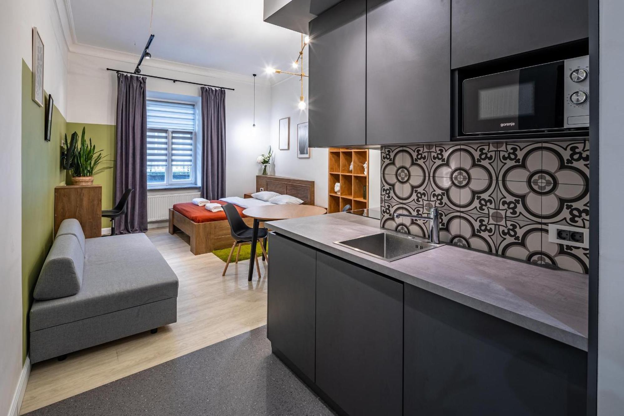 Apartamenty On Knyazya Romana リヴィウ エクステリア 写真
