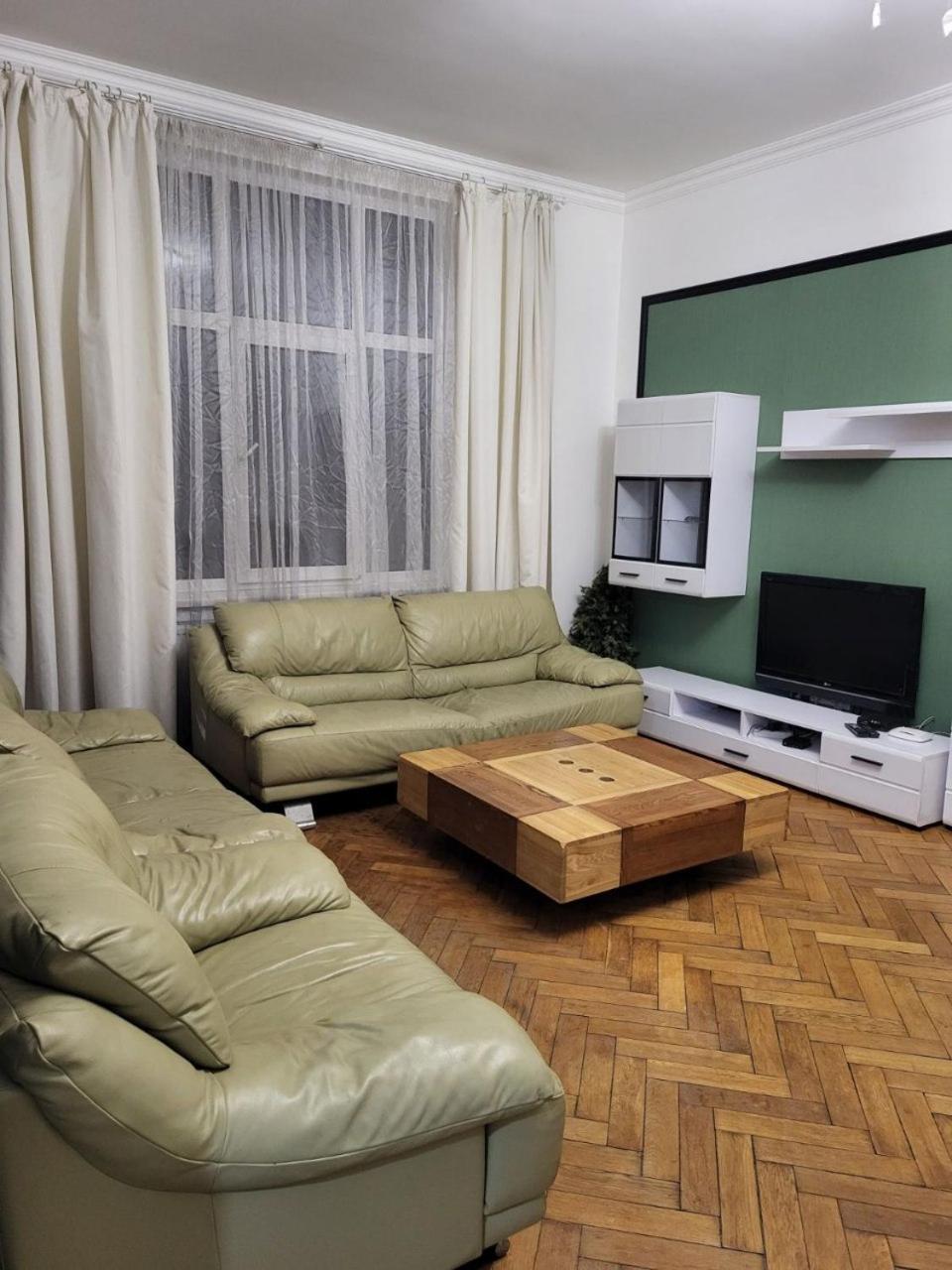 Apartamenty On Knyazya Romana リヴィウ エクステリア 写真