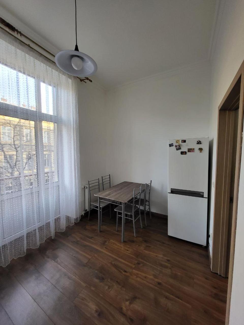 Apartamenty On Knyazya Romana リヴィウ エクステリア 写真