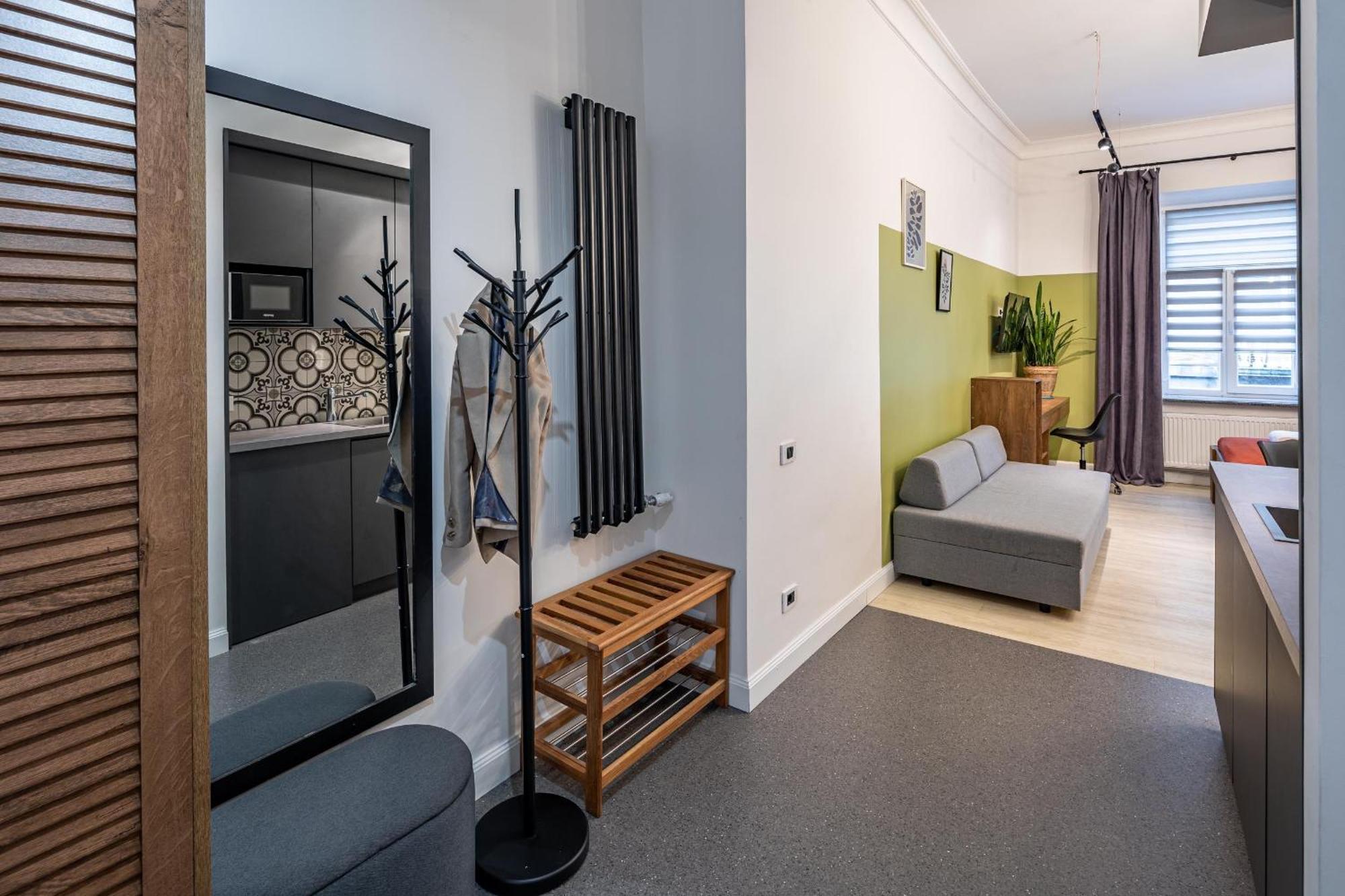 Apartamenty On Knyazya Romana リヴィウ エクステリア 写真